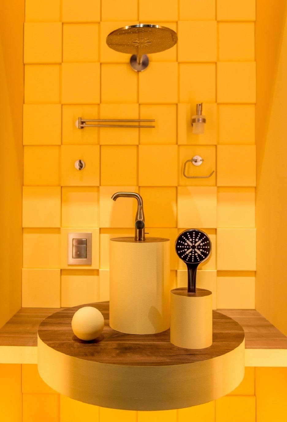 bateria łazienkowa w żółtym kolorze