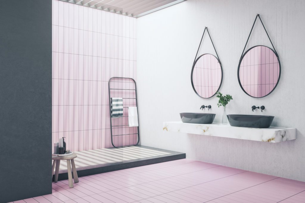 różowa modna łazienka