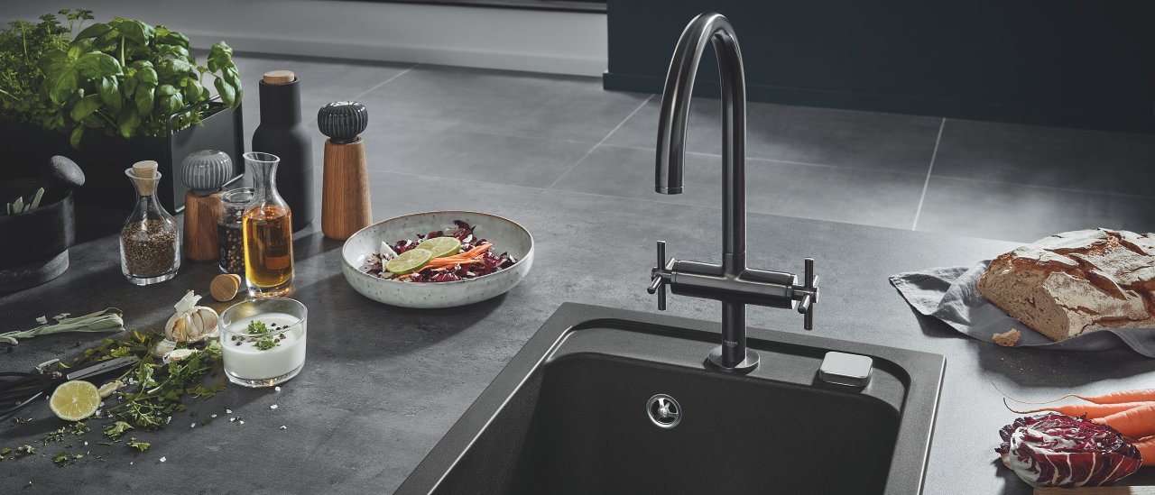 Czarna bateria GROHE